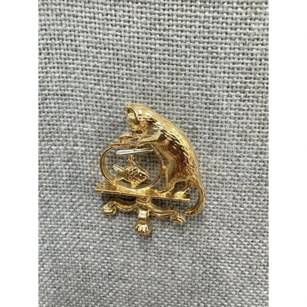 Vintage Style‎ Gold Cat & Fish Brooch Pin – Animal Design, Collectible Jewelry